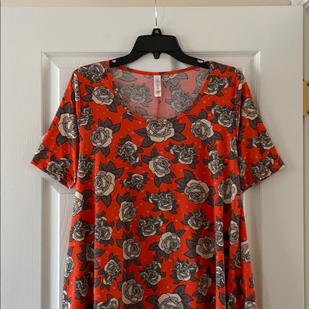 ⭐️4 for $20 ⭐️‎ Lularoe Perfect T Small